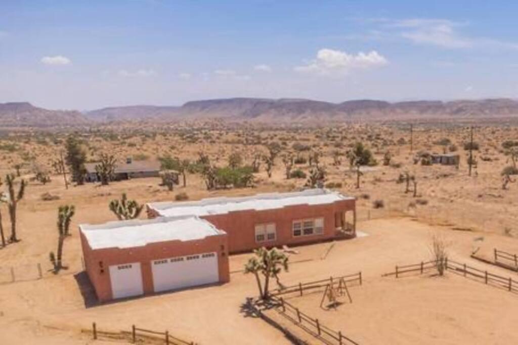 Near Pappy & Harriet'S + Rimrock Ranch W/ Hot Tub Villa Pioneertown Exteriör bild