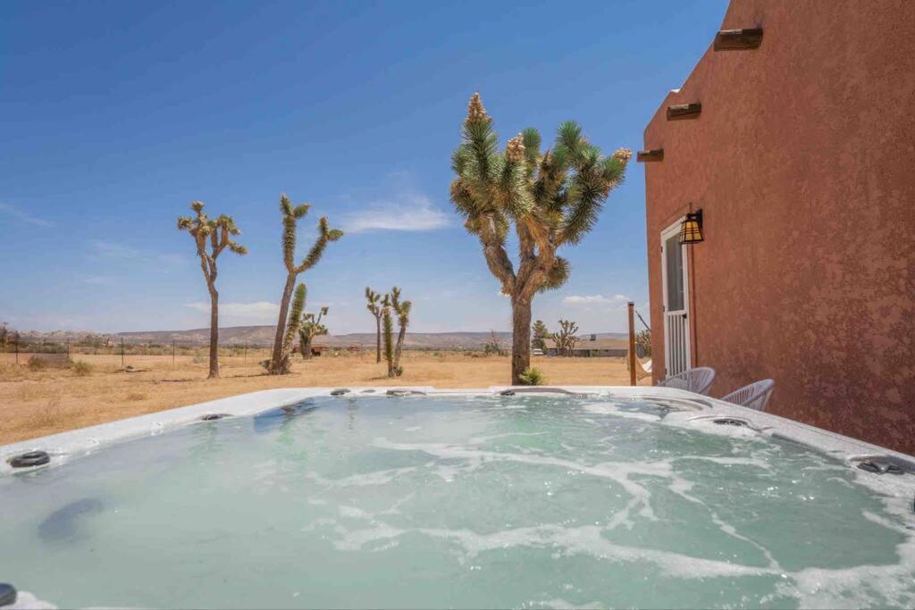 Near Pappy & Harriet'S + Rimrock Ranch W/ Hot Tub Villa Pioneertown Exteriör bild